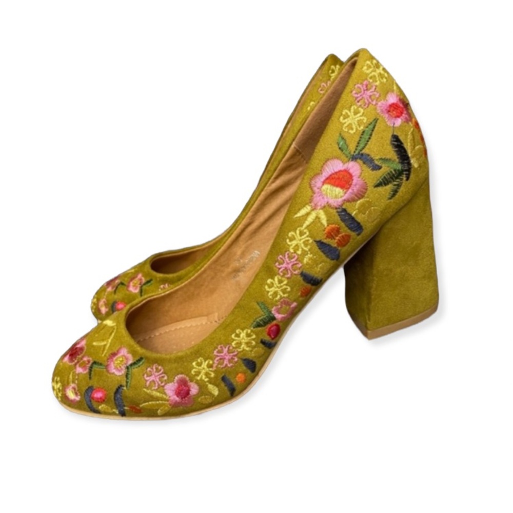 DBDK Embroidered Floral Kasia Heels 7.5
